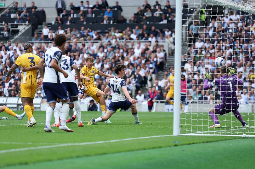 圣保罗官方：奥斯卡已于今日出院，他被确诊为血管迷走性晕厥